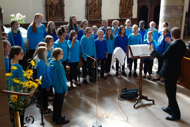 2.La mancanterie des filles de St-Jean  Colmar  a anim  la clbration avec dynamisme et fracheur